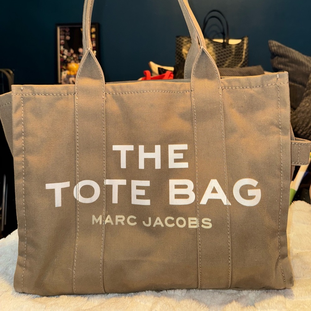 Marc Jacobs the tote bag